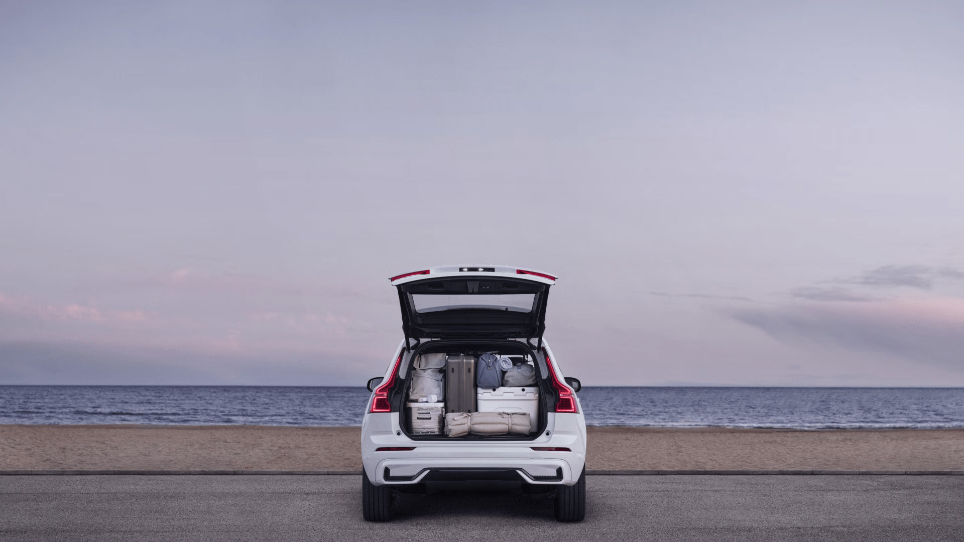 xc60-hybrid-gallery-14-16x9-min